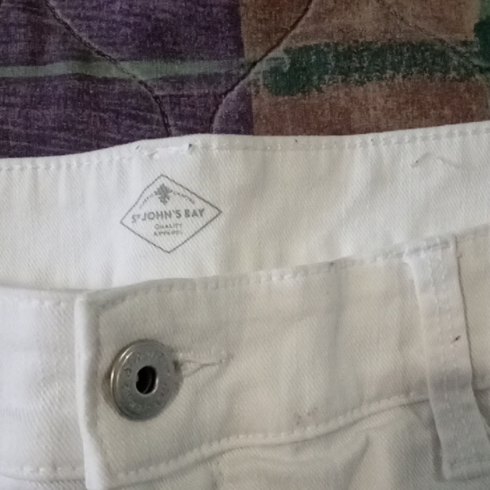 Free With $10 Purchase St John's Bay White Floral Women's Shorts - Picture 8 of 10